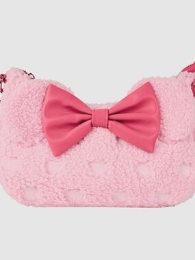 New NWT Minnie Mouse Exclusive Hearts Strawberry Scented Sherpa Crossbody Bag